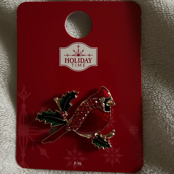 Cardinal‎ pin - Picture 1 of 7